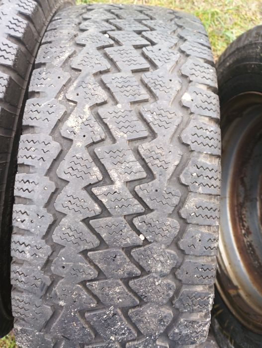 Колеса без тріщин и гуль.Диски рівненьки по нашими дрогам не їздили .