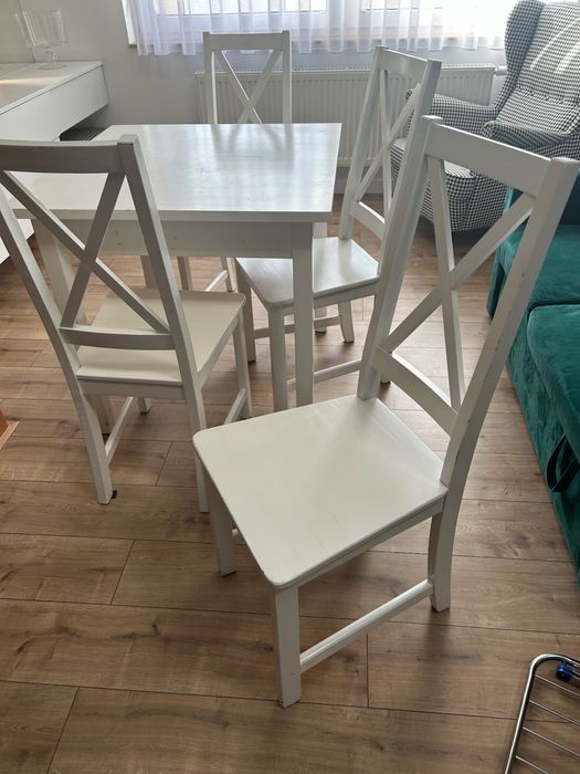 Krzesla drewniane biale