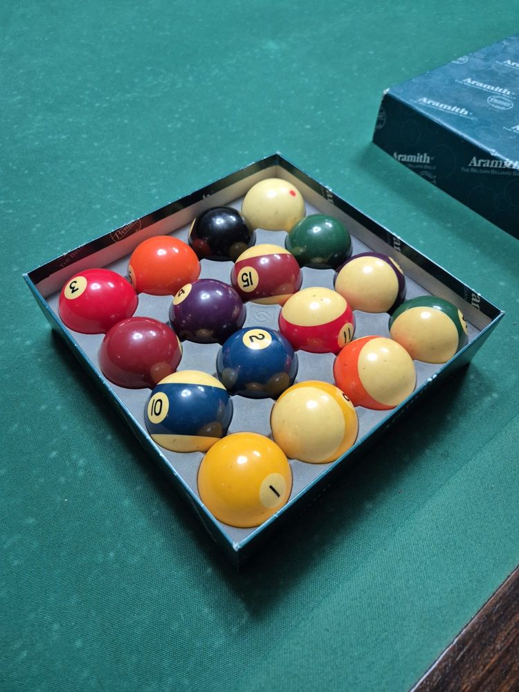 Mesa de Snooker c/ bolas, tacos e acessórios