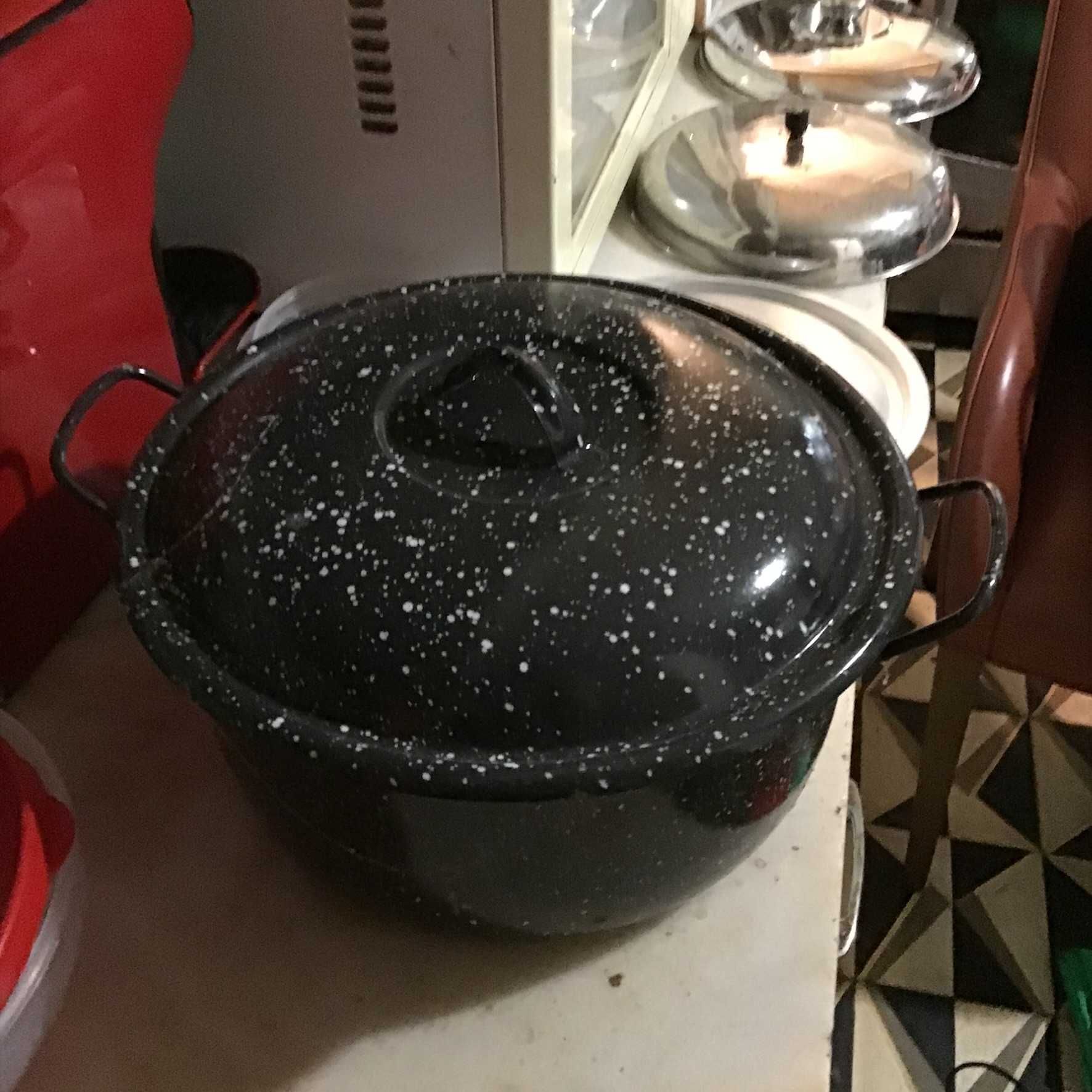 panela grande com testo preta