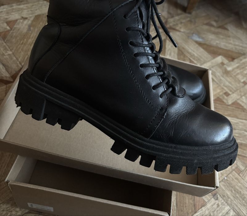 Кожаные ботинки женские