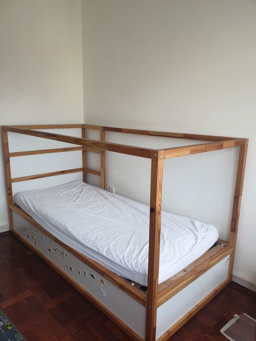 Cama reversível ikea