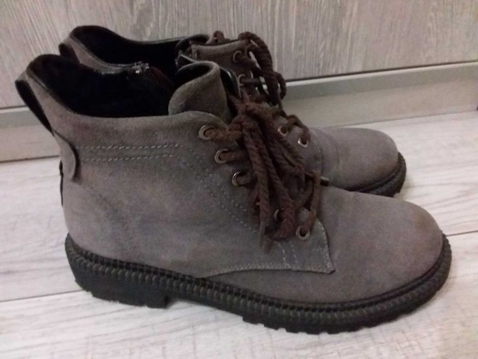 Женские ботинки 39 розмір в хорошем состоянии
