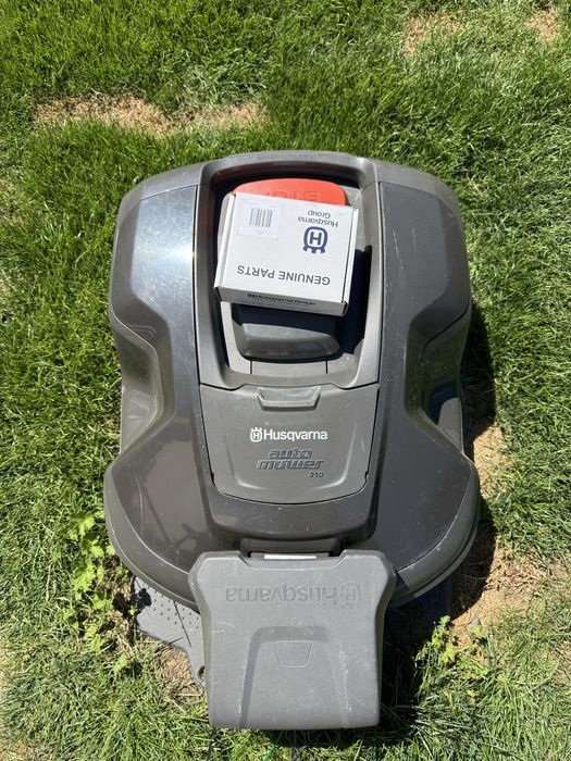 Husqvarna 310 z domkiem robot koszący. Prywanie po serwisie,