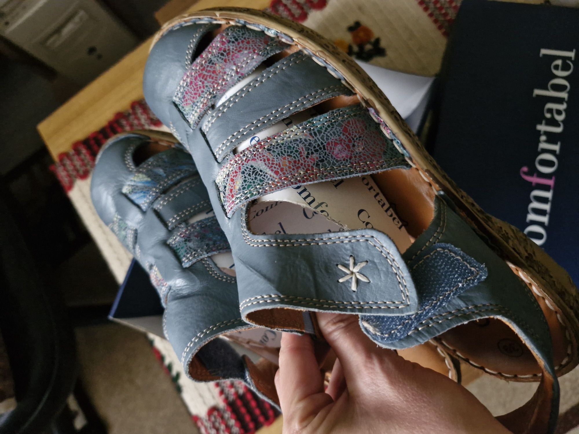 Comfortabel damskie skórzane sandały 39 niebieskie