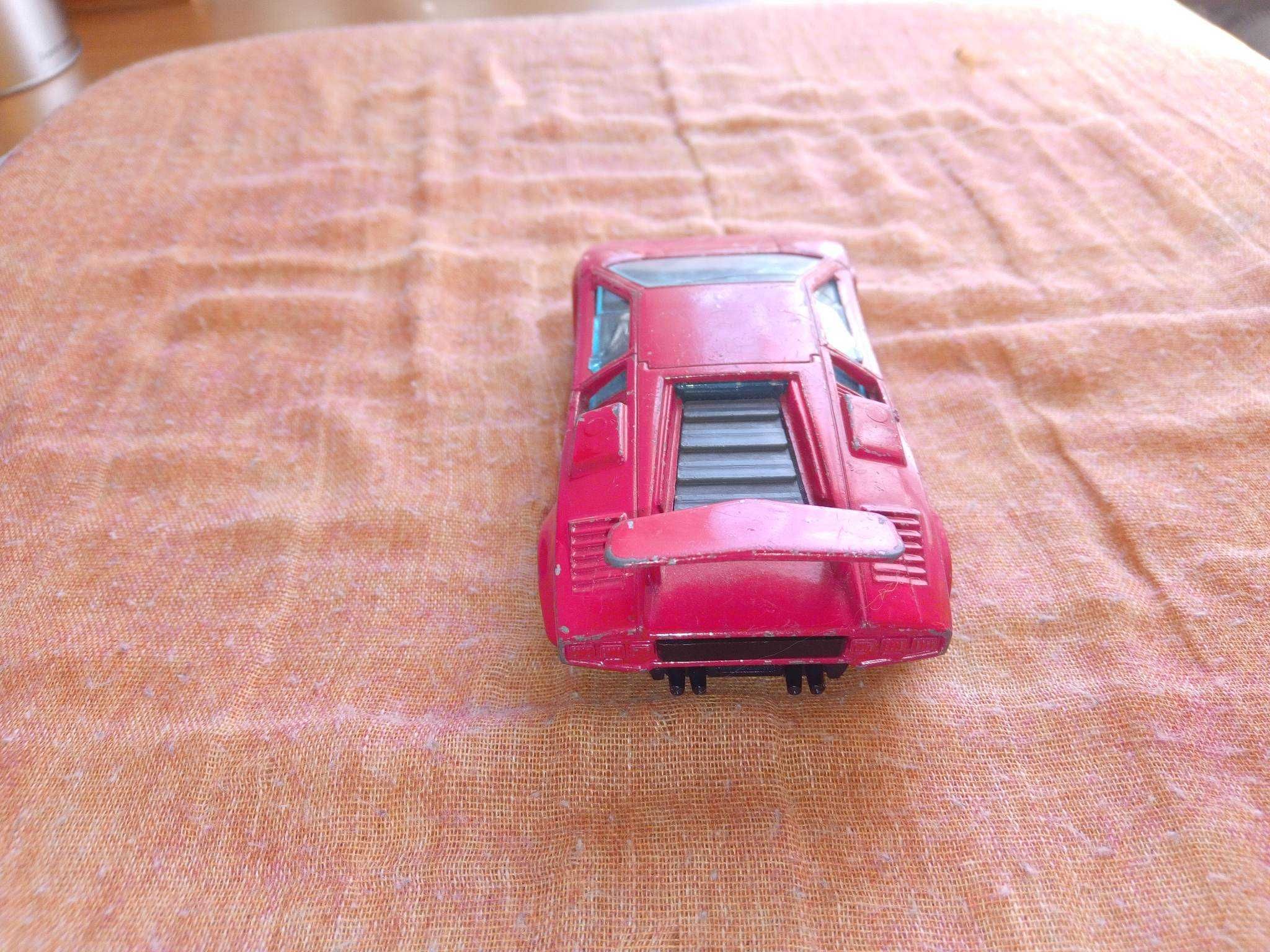 Lamborghini Countach 5000 model Bburago 1/43 1:43 czerwony samochód