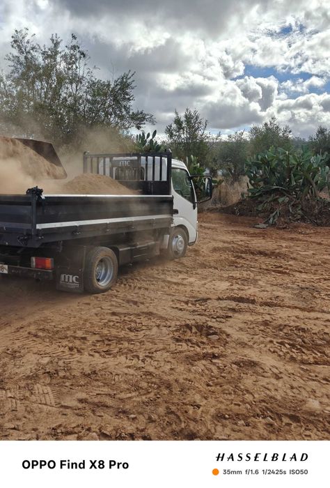 Terraplenagem e transporte de entulho