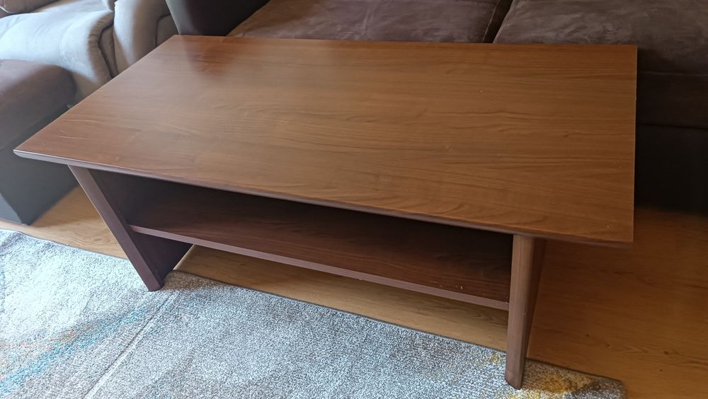 Zestaw mebli do salonu z rogówką i stołem