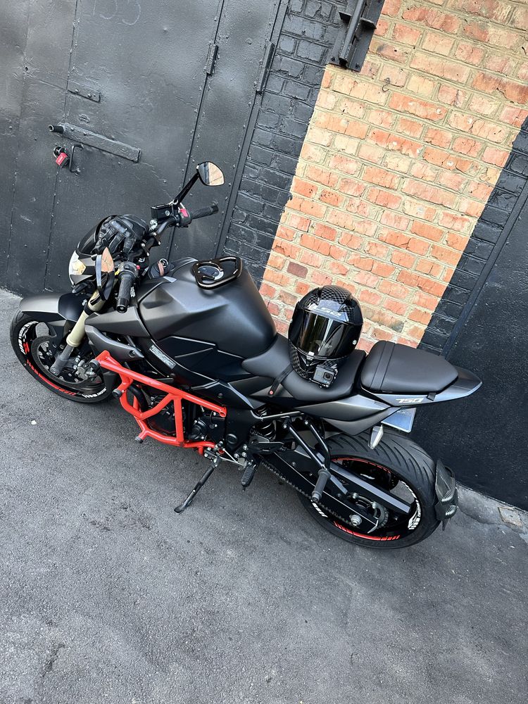 Suzuki gsx s 750