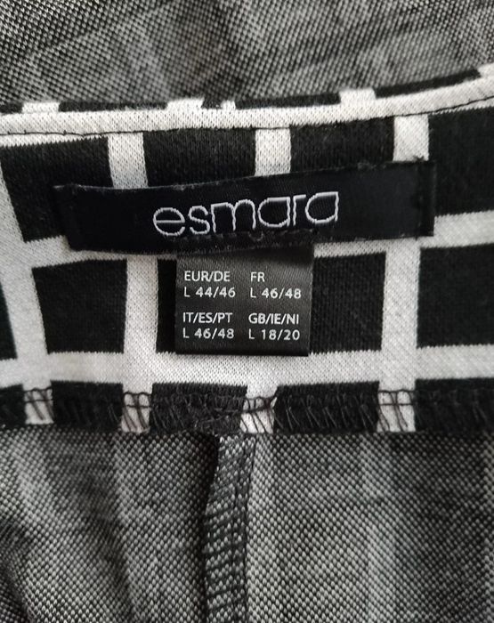 Sukienka  marki Esmara, charakteryzujący się czarno-białym wzorem w kr