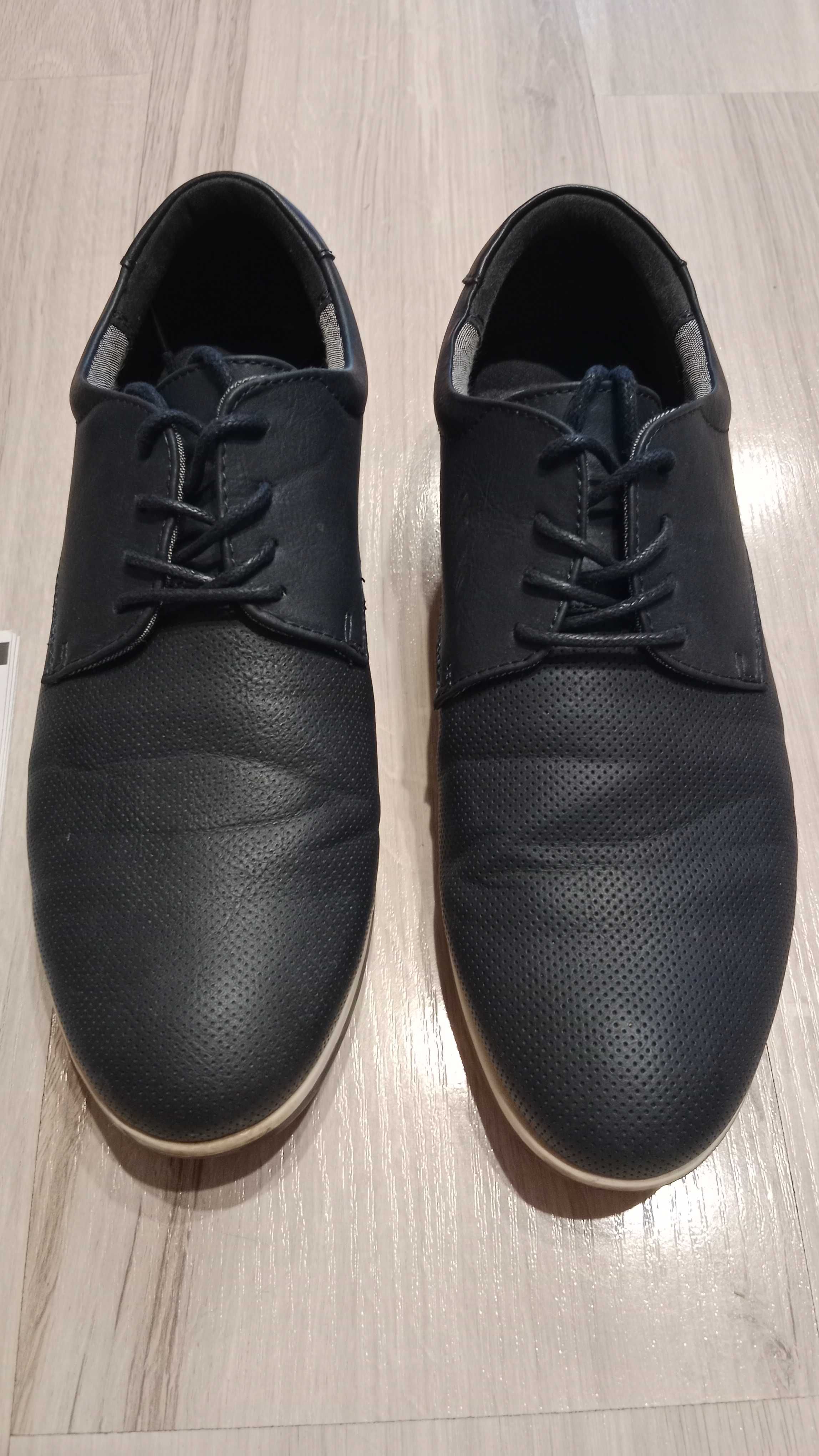 Buty męskie/młodzieżowe r.41 CCC