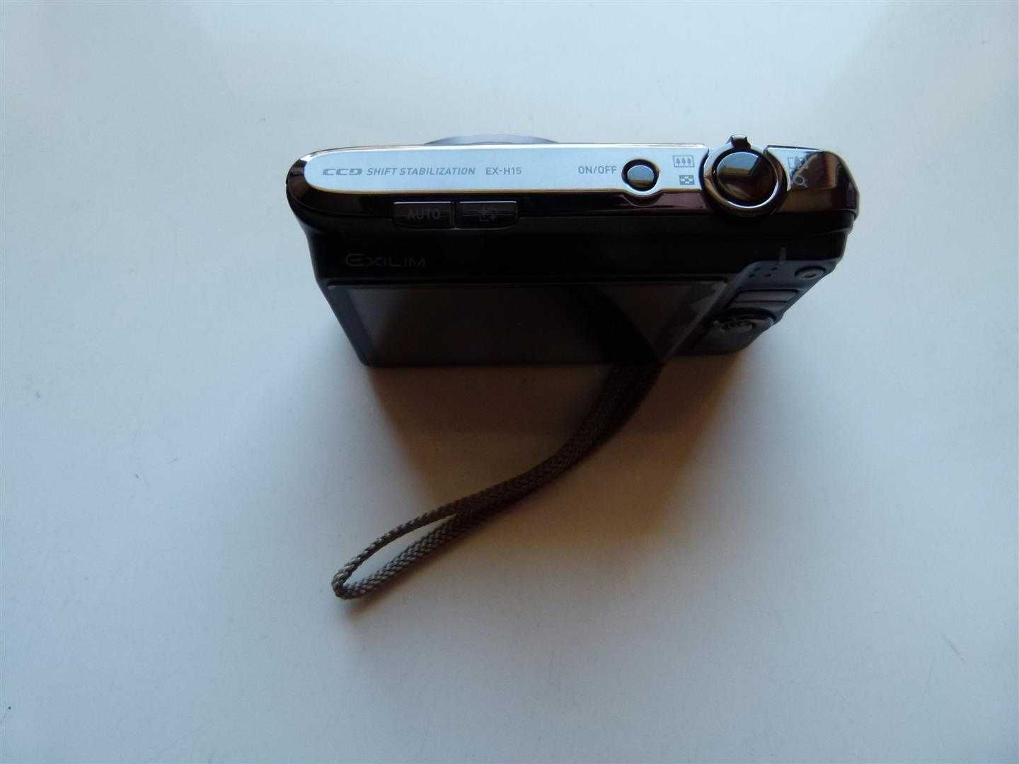 Casio Exilim EX-H15;14.1Mpx.Zoom 10xoptico.Carga 1000fotos;ler anuncio