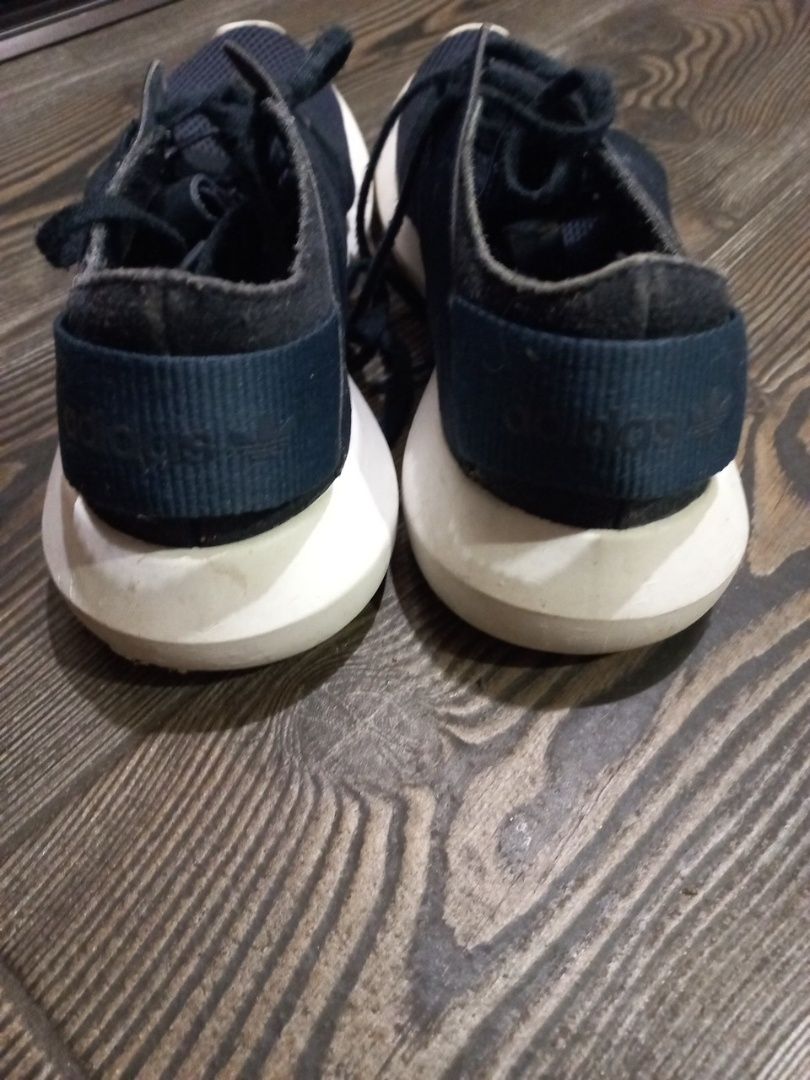 Продам кроси adidas