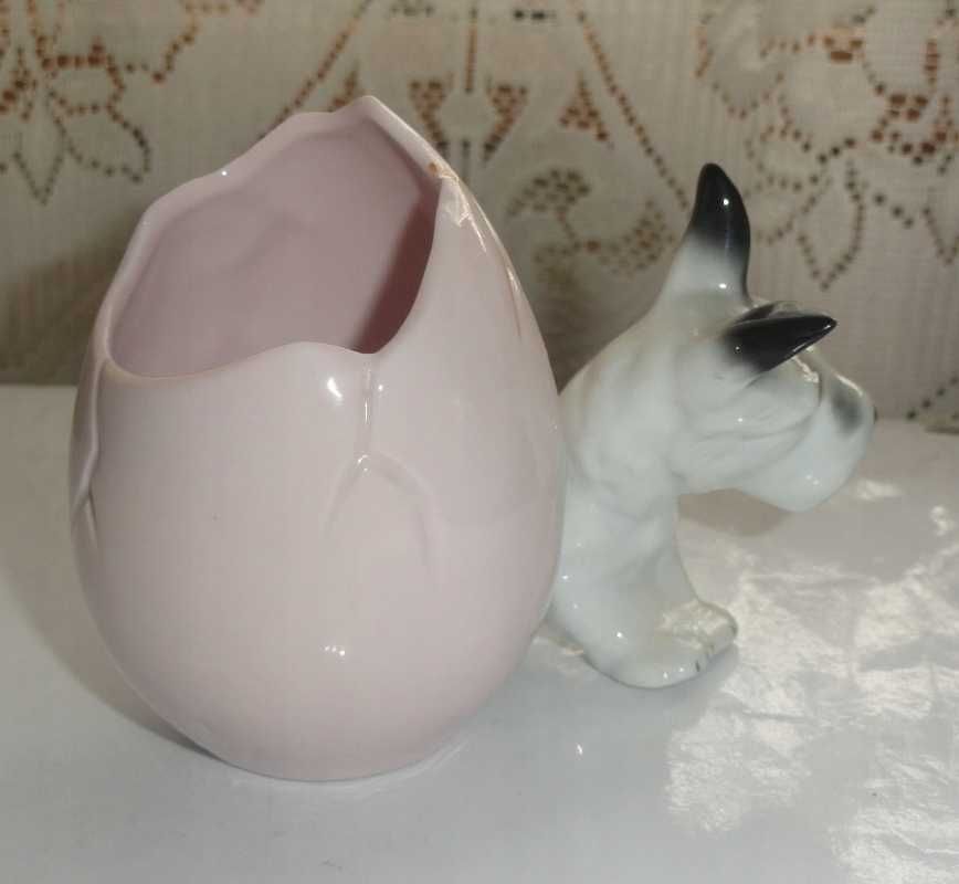 Figurka porcelanowa wazon pies