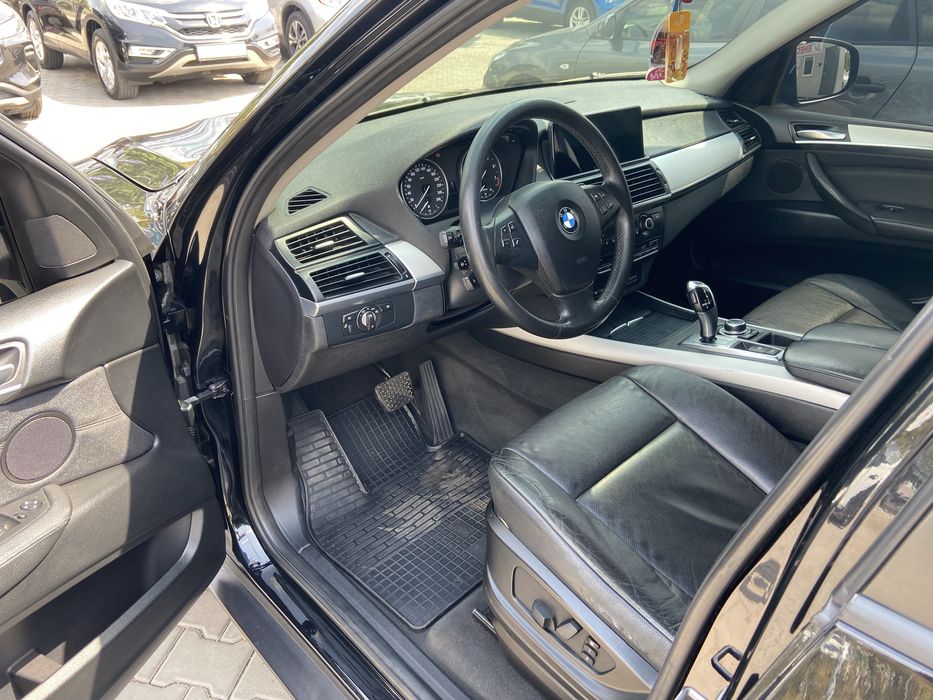 BMW X5 3.0 2011 год