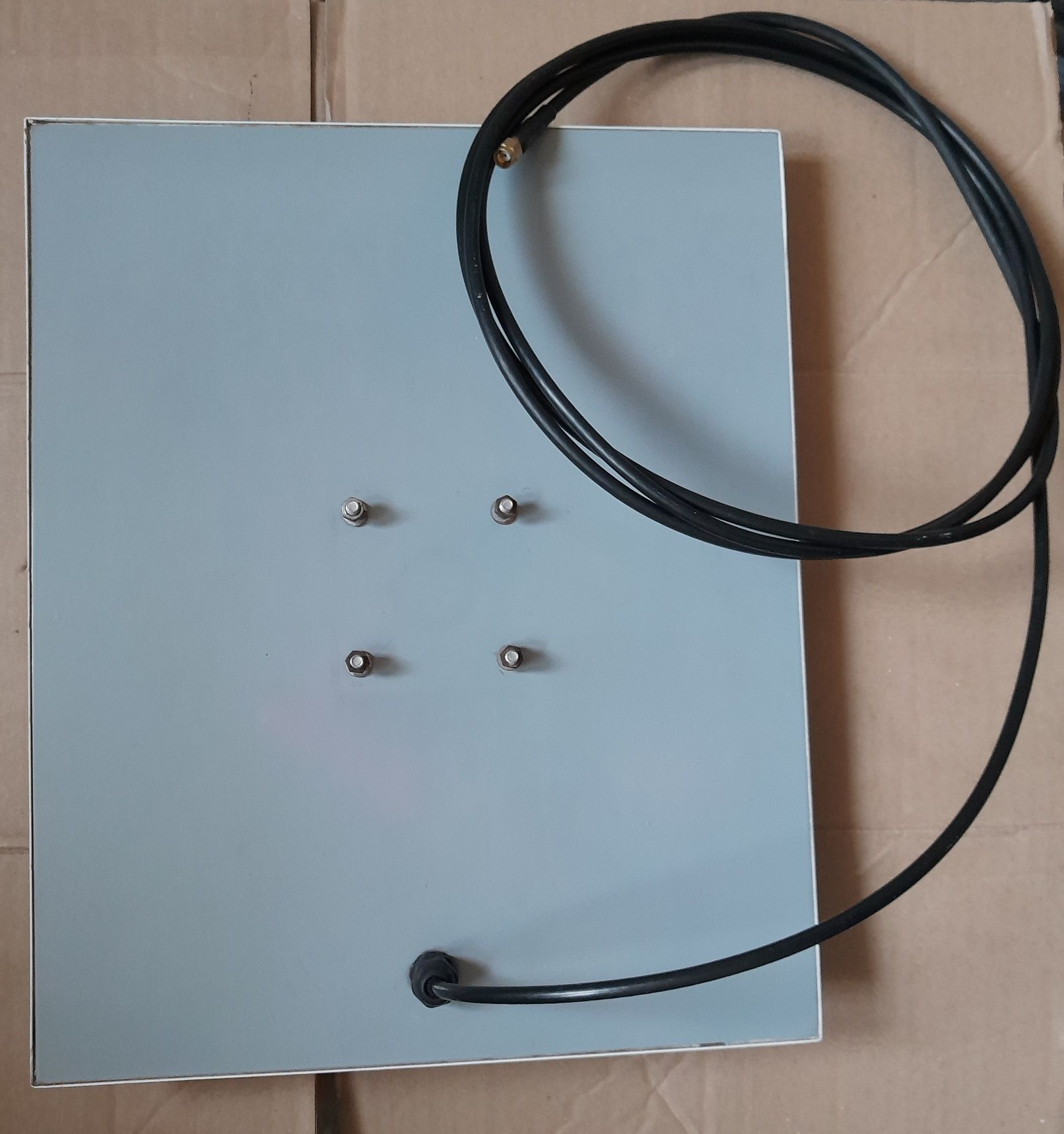 Antena wi-fi 2,4 GHz  panelowa Netus 18dBi z kablem 3m wtyk RSMA