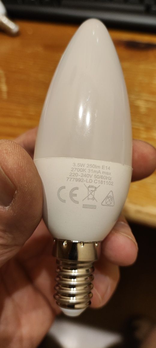 Продам светодиодные лампочки led E14 свеча 3.5Вт