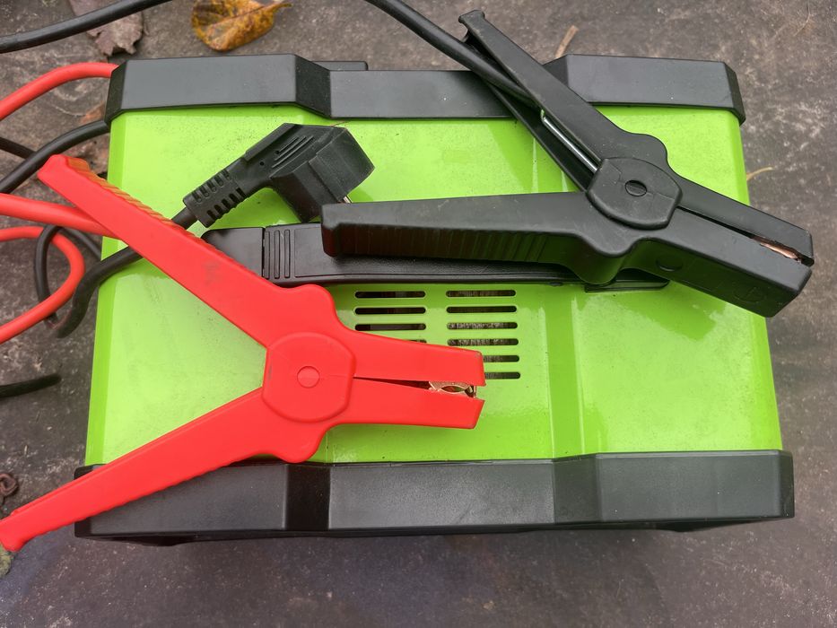 Пуско-зарядний пристрій, 12-24V, фірми Armer  та DK