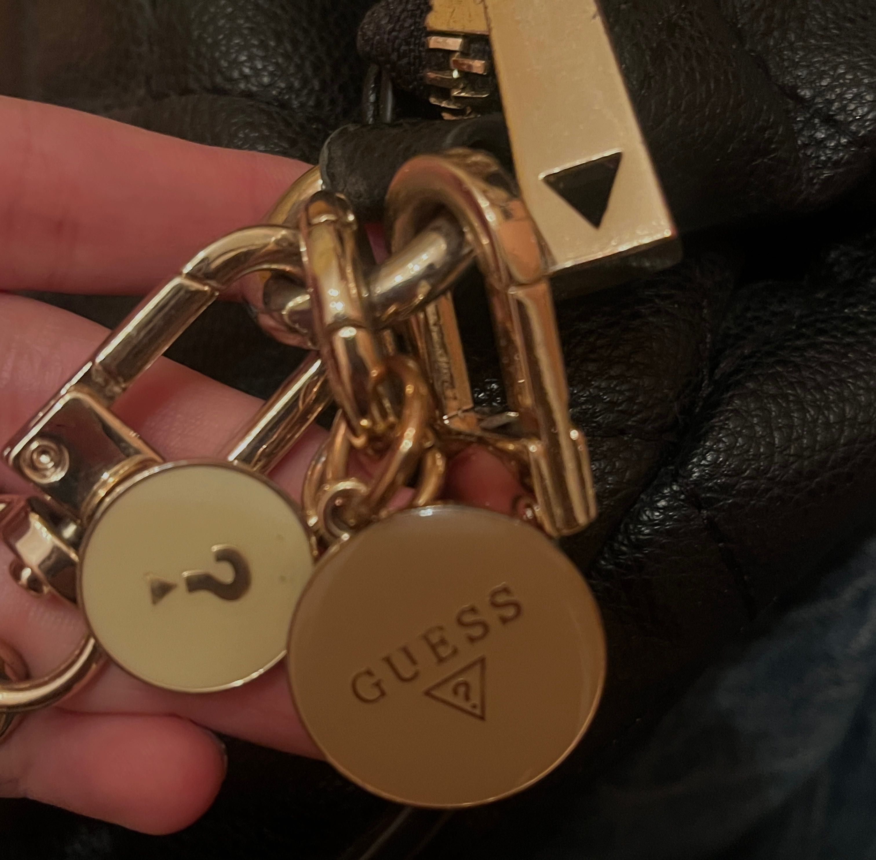 Шкіряна сумка Guess
