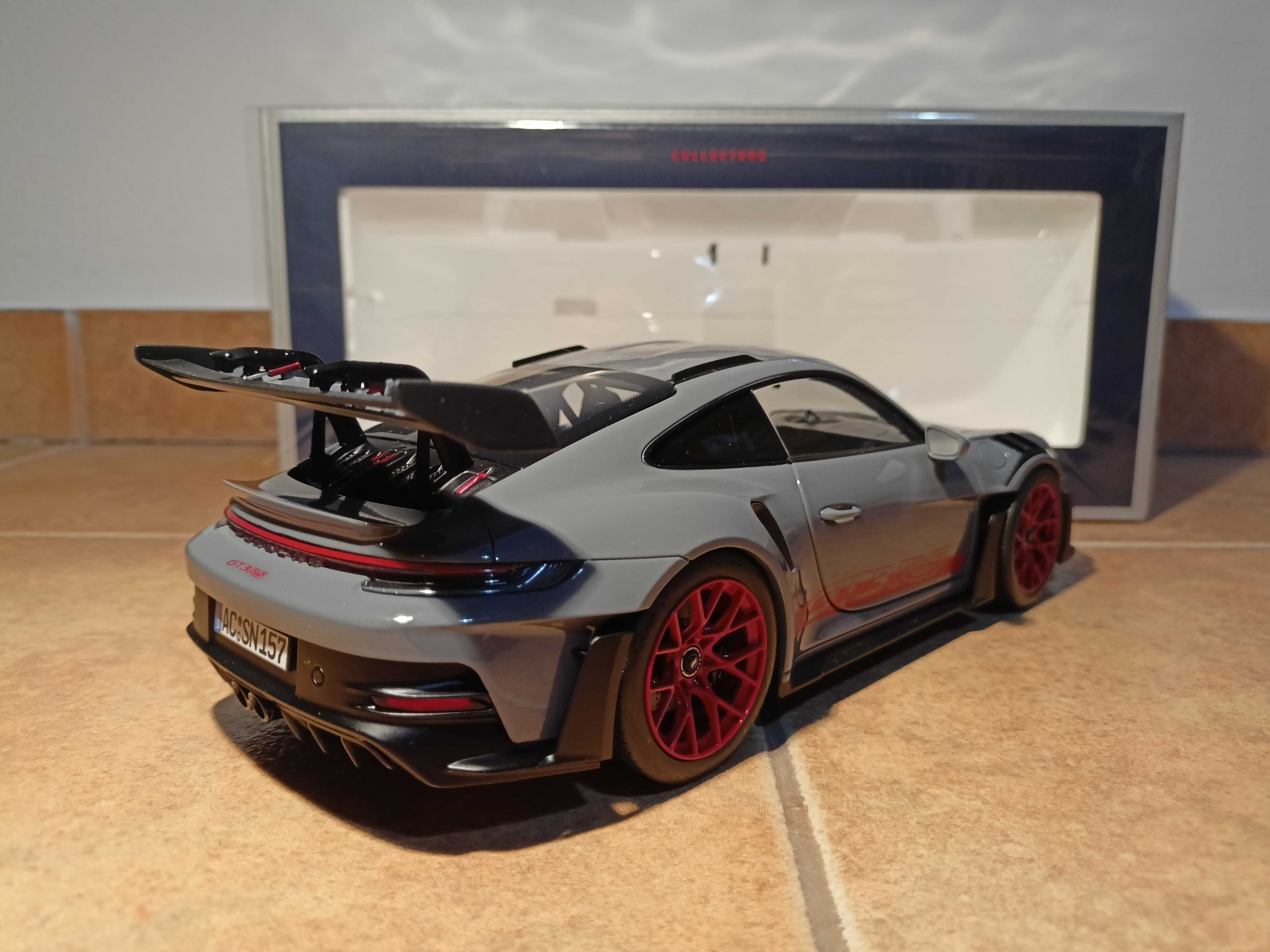 Porsche 911 GT3 RS 2022 model w skali 1:18 Norev/otwierane elementy