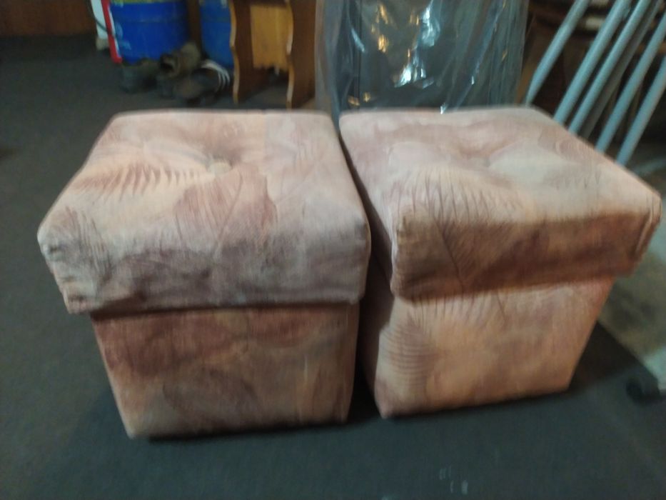 pufa x 2 sztuki 32 x 32 cm