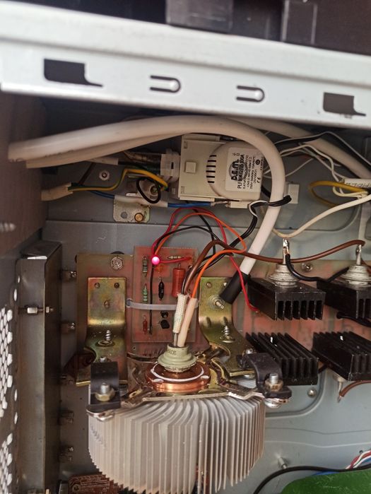 Трансформаторное ЗУ для автомобильного аккумулятора плюс прибор в  под