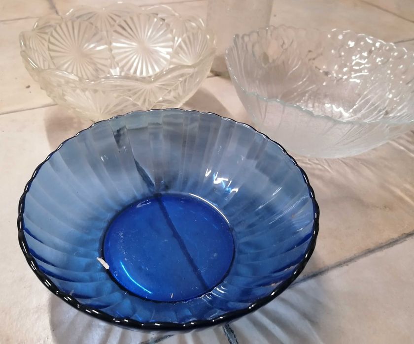 Terrinas e jarro em vidro, 4 peças, tudo por 5€