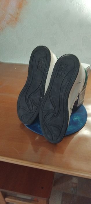 Продам кросівки Zara