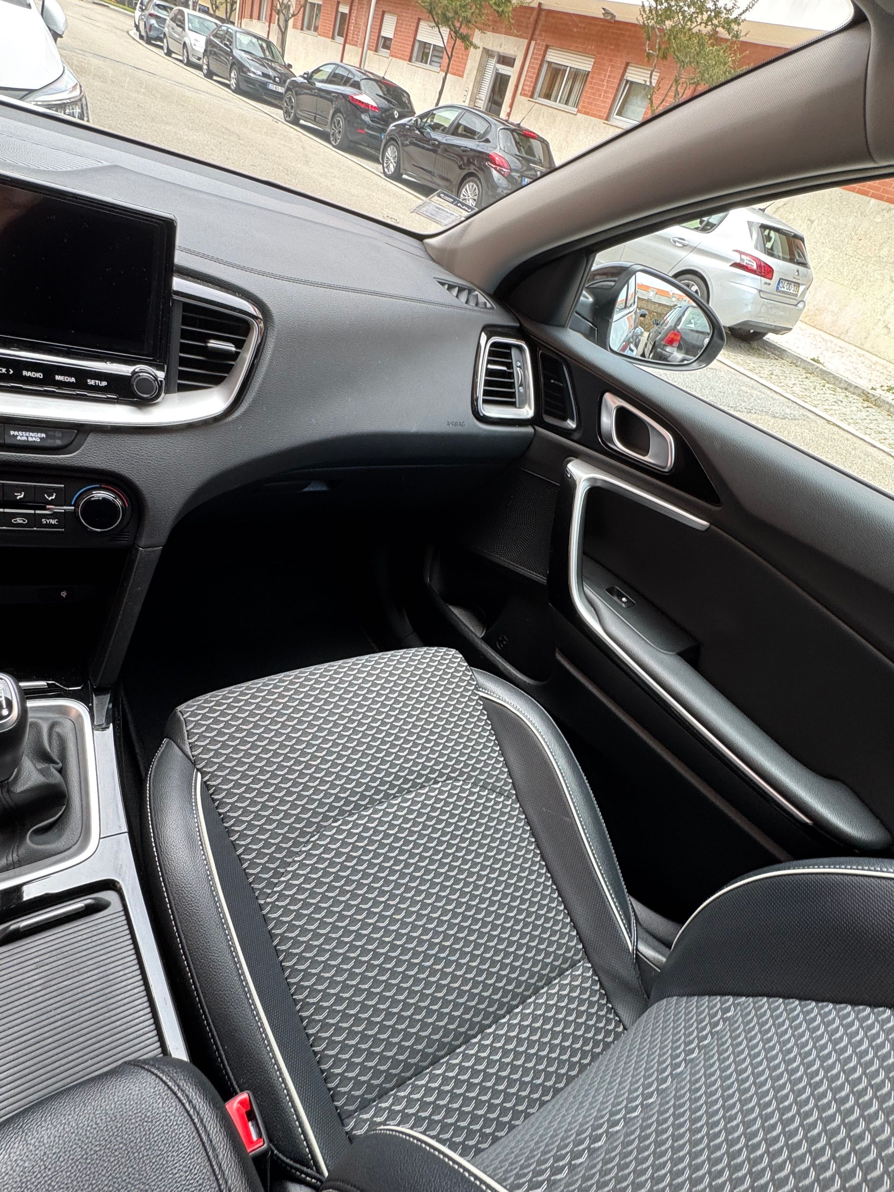 Kia XCeed 1.0 T-GDi Tech 2022 – SUV compacto em excelente estado!