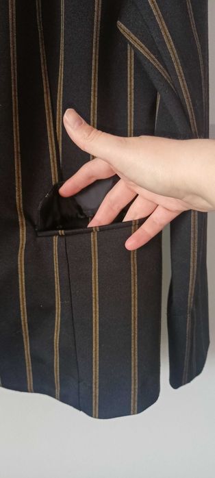 Żakiet czarny w paski guzki rozmiar 42 XL wiskoza 2-biz