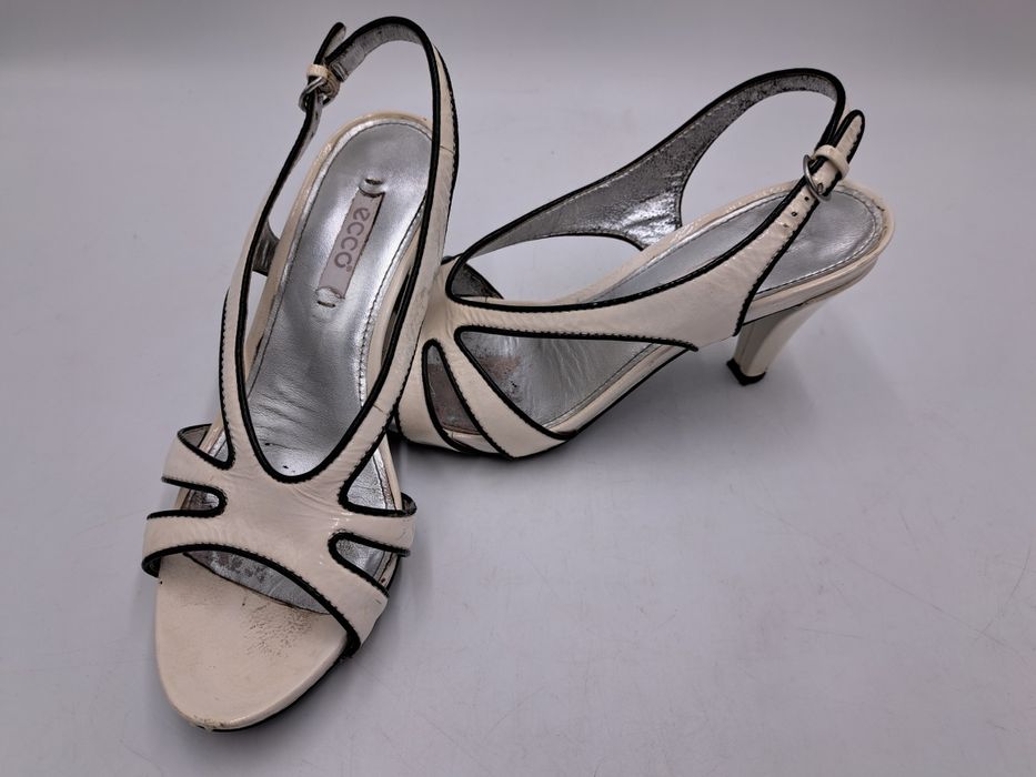 Ecco buty skórzane sandały na obcasie białe czarne lamówki 36