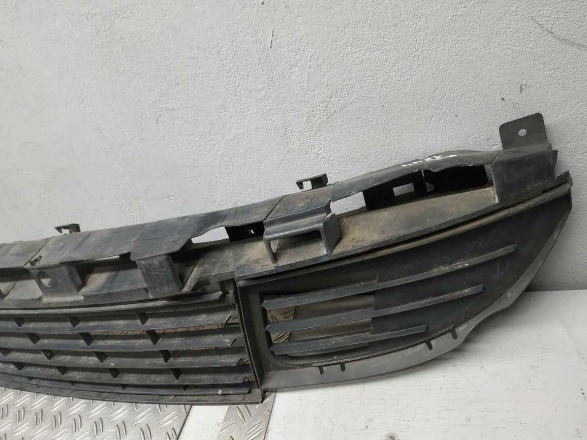 Renault (RVI) Scenic 3 09- решітка бампера  RC1244 622545401R