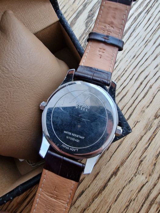 Гтдинник наручний Guess