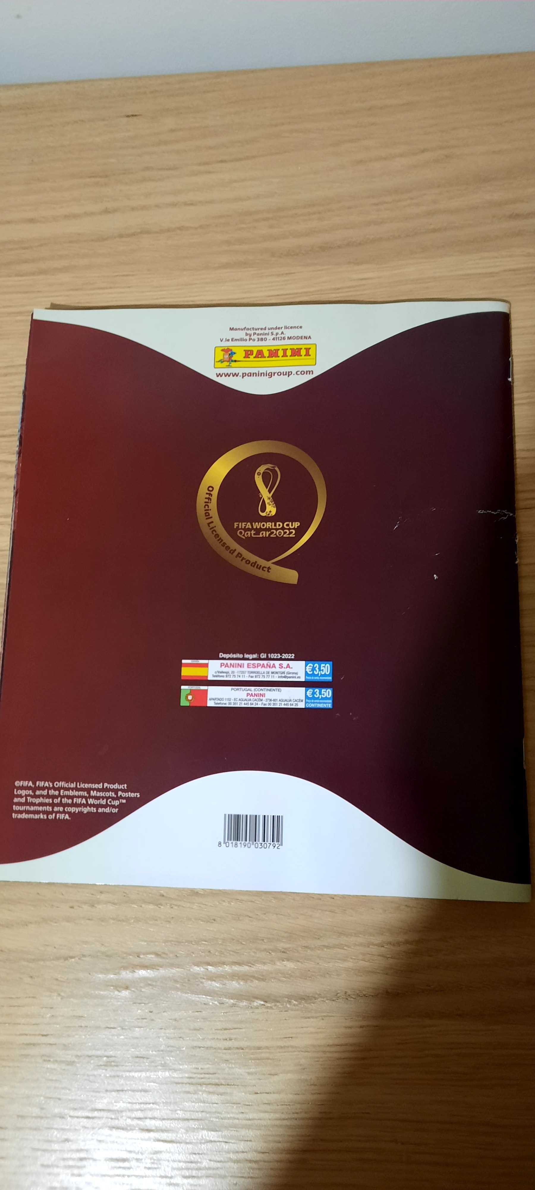 Vendo caderneta do mundial 2022 Qatar, completa +24 cromos