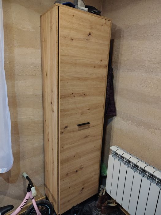 Szafka i ławka tapicerrowana