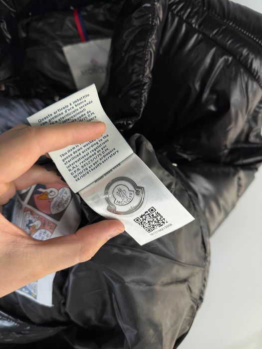 Жилетка Moncler // фірмова фурнітура