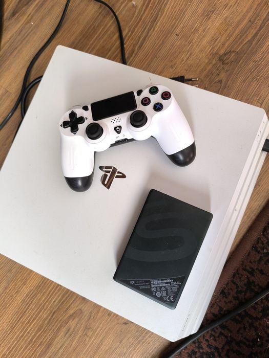 PlayStation 4pro 1T z dyskiem 4T