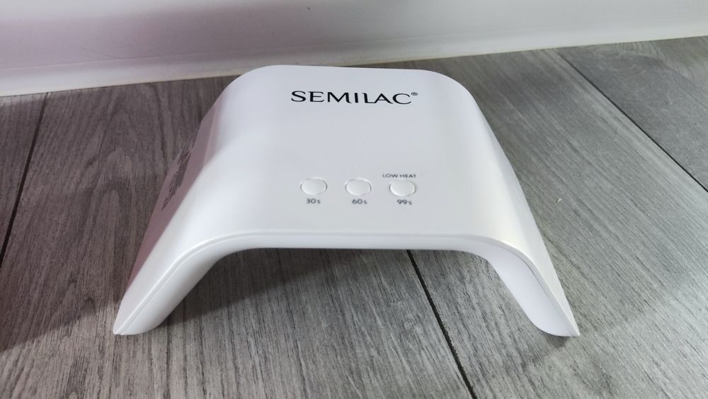 Zestaw do robienia paznokci lampa UV  Semilac