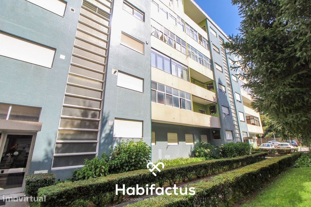 Apartamento T4 com duas entradas independentes no centro de Viseu