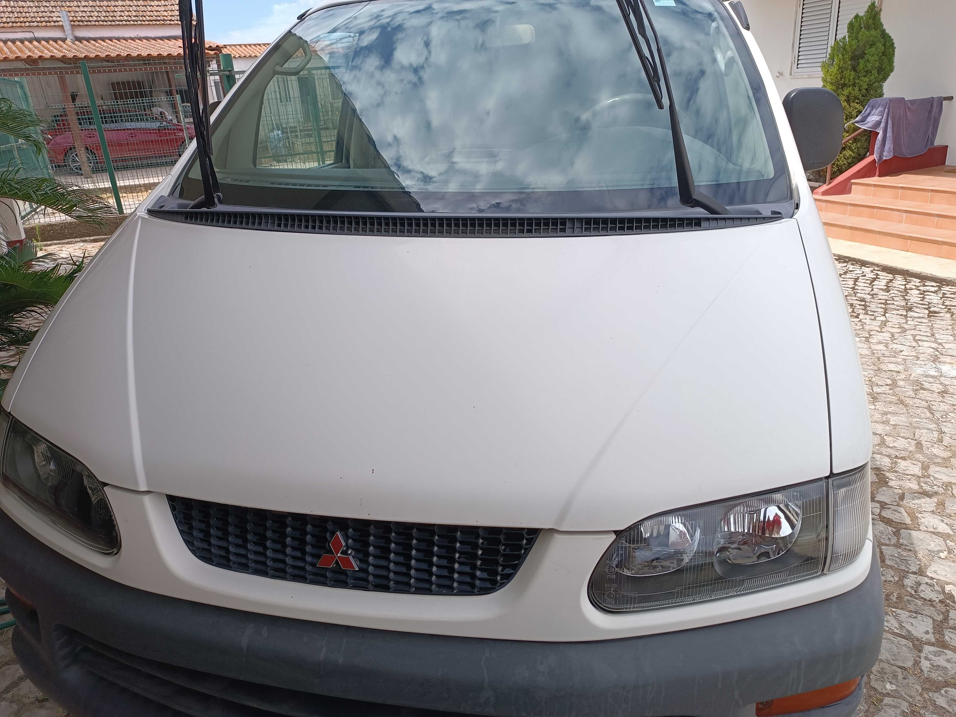 Mitsubishi L400 com motor de frio
