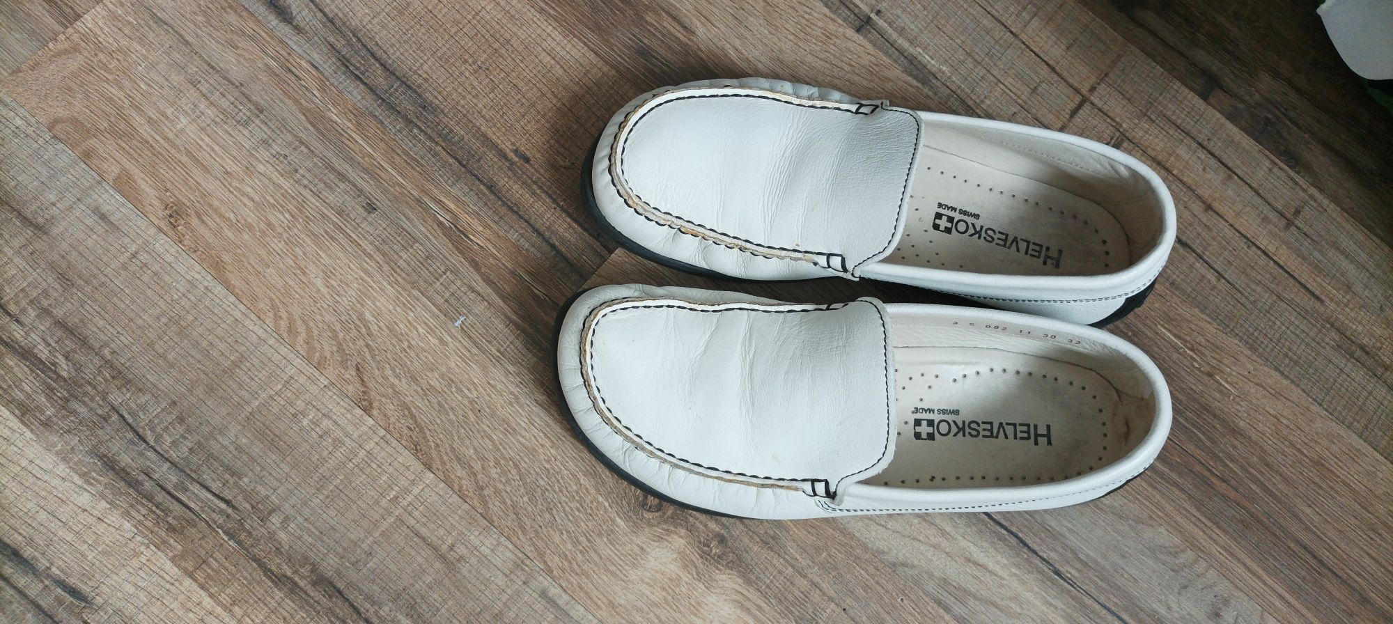 Туфлі шкіряні , білого кольору 38розм.Geox 40розм, gosoft 36 розмір