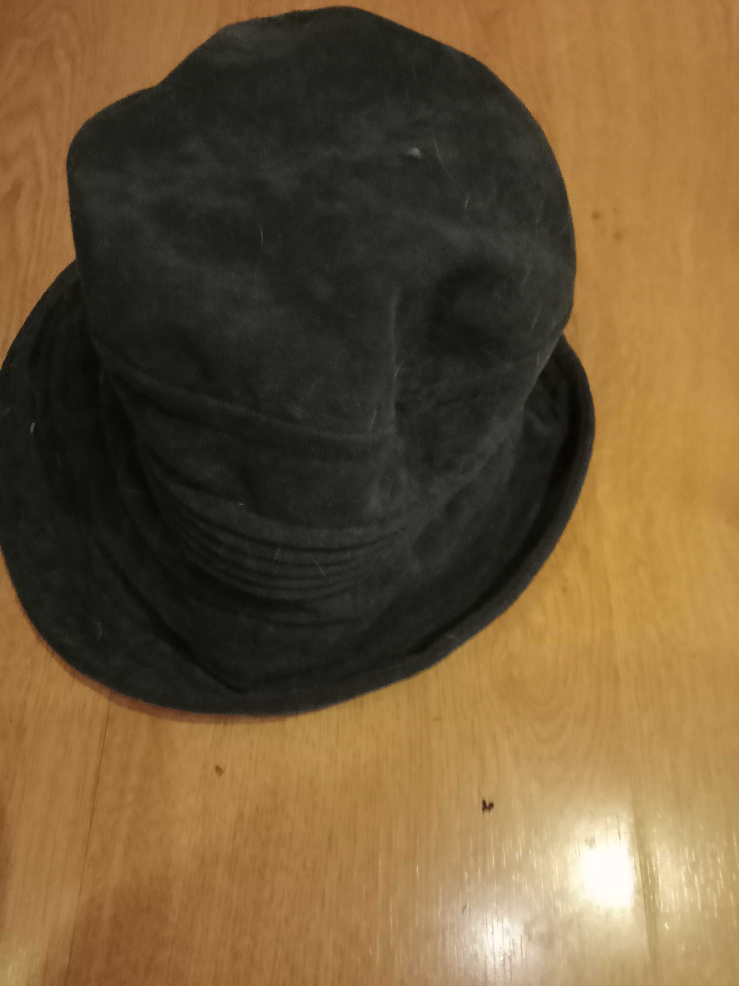 2 berety , czapki np. na ryby, rozmiar XL, używane w bdb stanie.