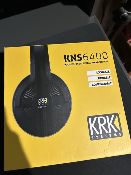 Hedfones de studio krk 6400