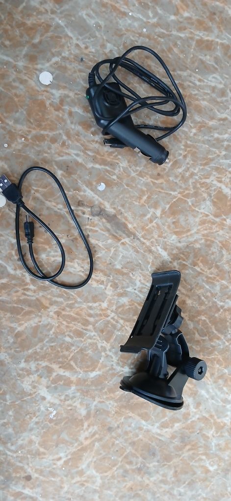 Nawigacja tablet z kablem i instrukcją
