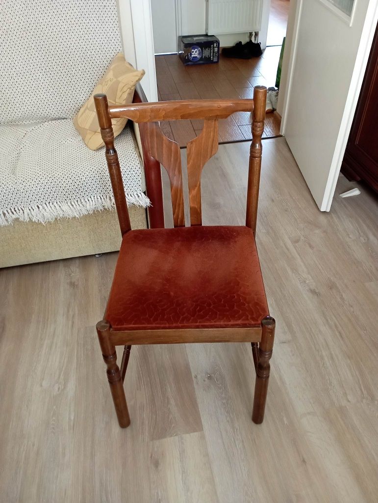 Sprzedam krzesła drewniane tapicerowane