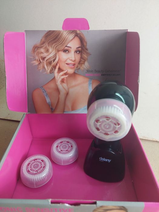 Delany Beauty szczoteczka soniczna do twarzy z końcówkami