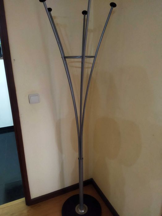 Vendo Cabide de pé
