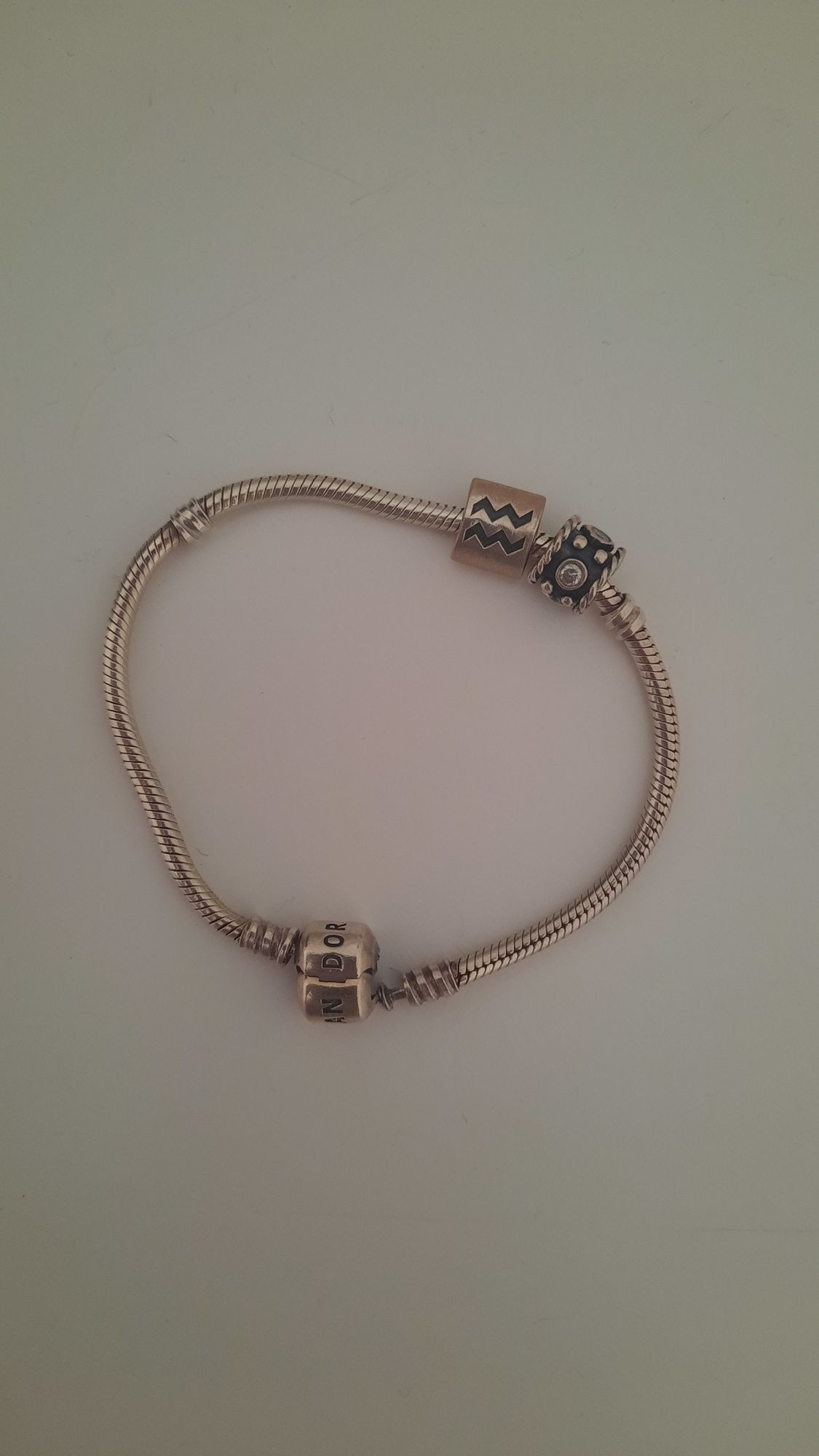 Pulseira pandora com contas