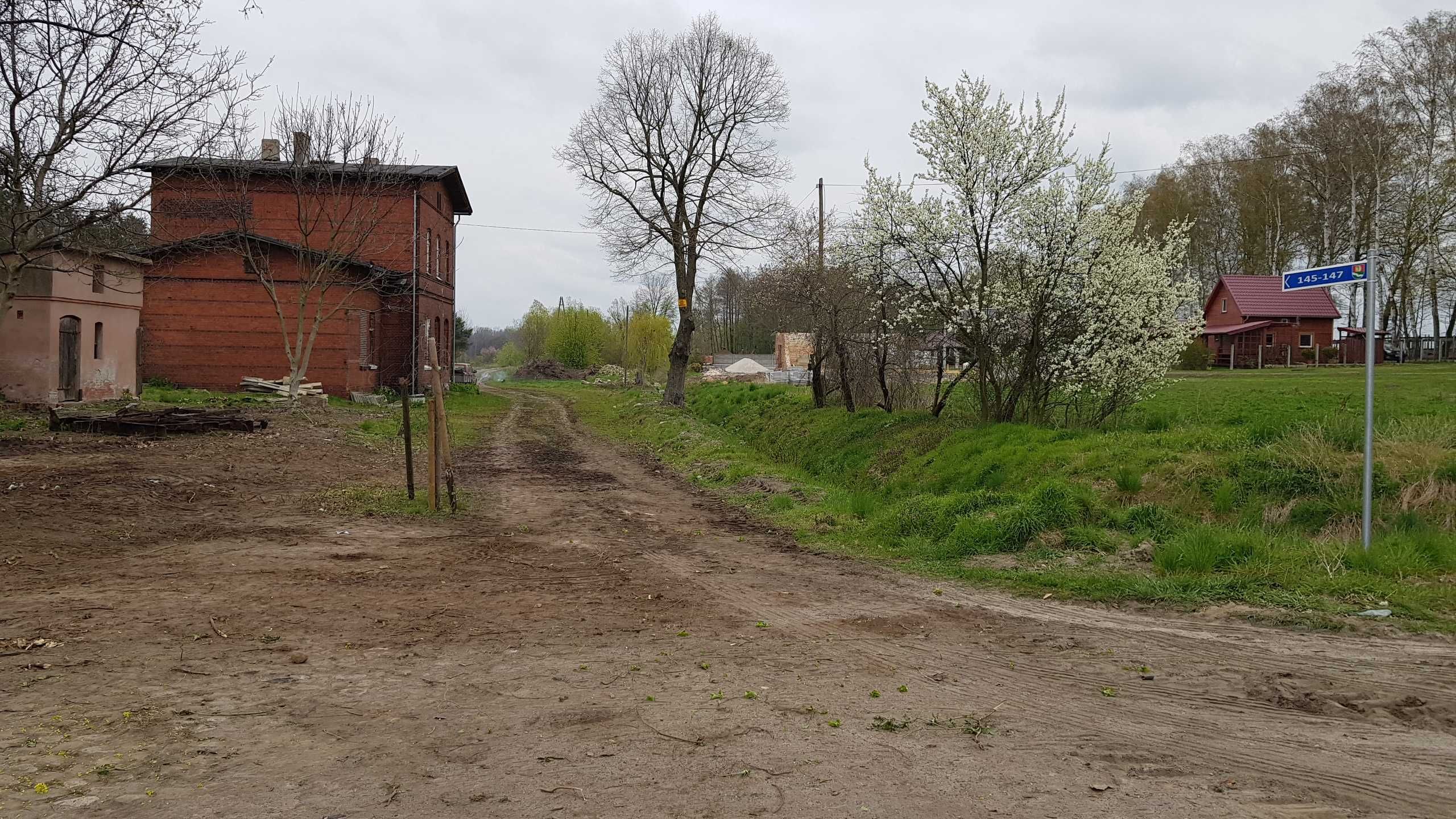 Sprzedam Poniemiecki Dworzec PKP+1,2h teren przemysłowy utwardzony