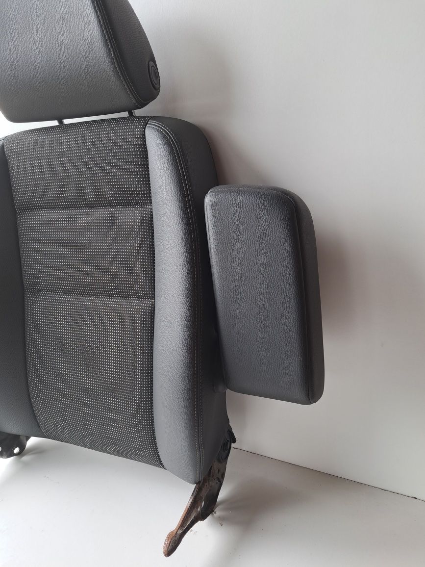 Fotel pasażera oparcie podłokietnik pół skóra Opel Astra H Zafira B
